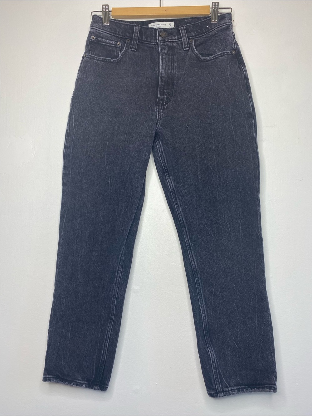 À&F The mom high rise Jean Size 4 Short Blackwash 90s